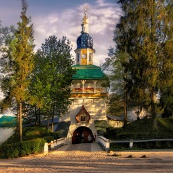 История Псково-Печерского монастыря и легендарной Изборской крепости